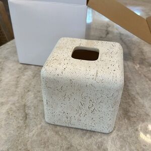 KASSATEX TISSUE HOLDER!! Never used comes with bags and box!!